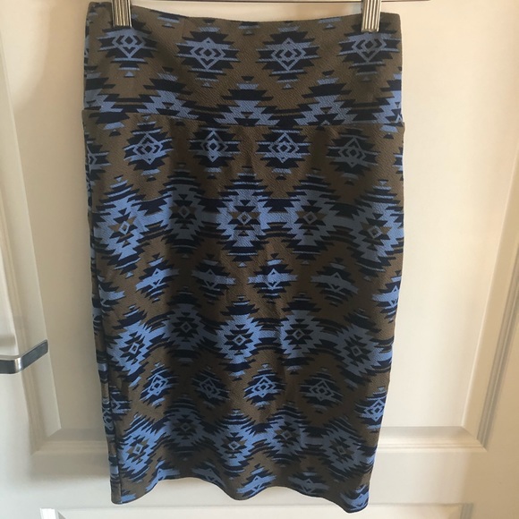 LuLaRoe Dresses & Skirts - Lularoe Cassie skirt